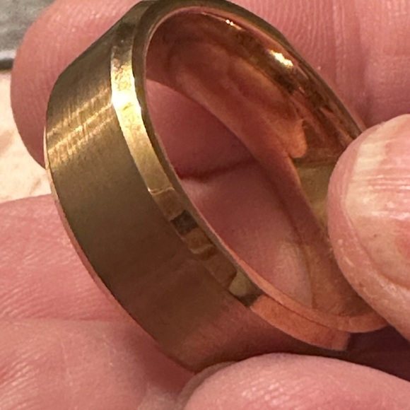 Tungsten yellow gold toned men’s wedding band ring - Picture 6 of 10